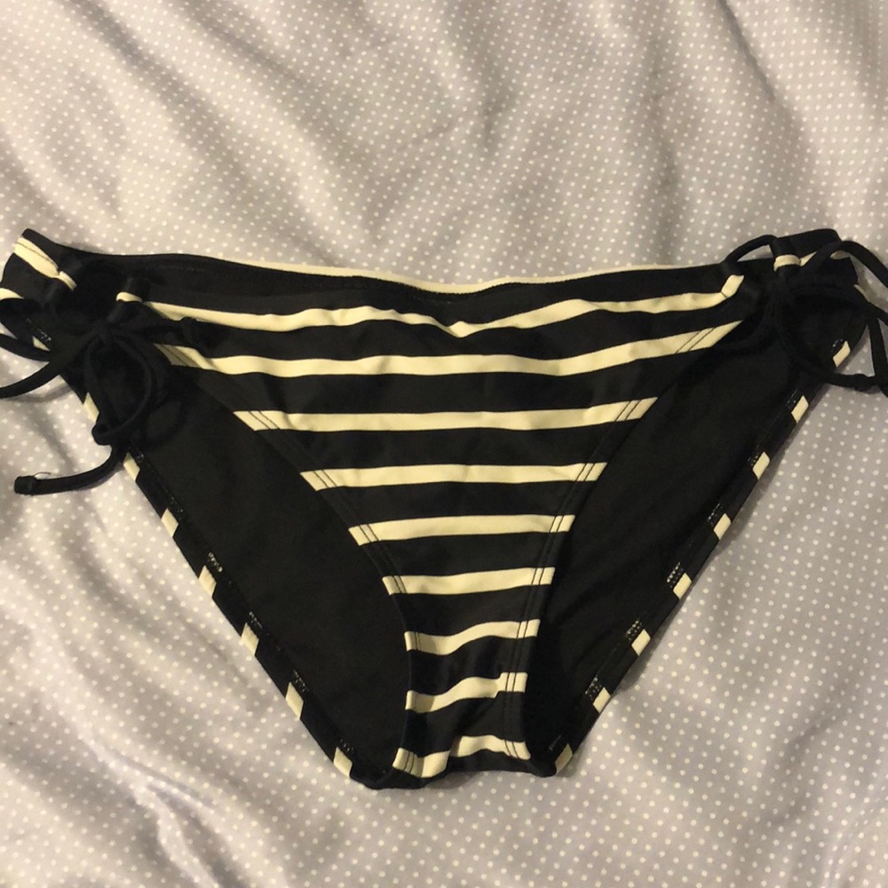 Blk & wht strip bikini bottoms Lg GREAT condition